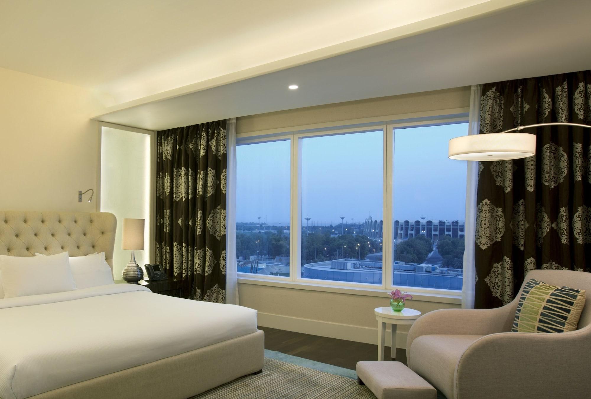 فندق ميلينيوم الروضة أبو ظبي المظهر الخارجي الصورة A view of the hotel from a guest room