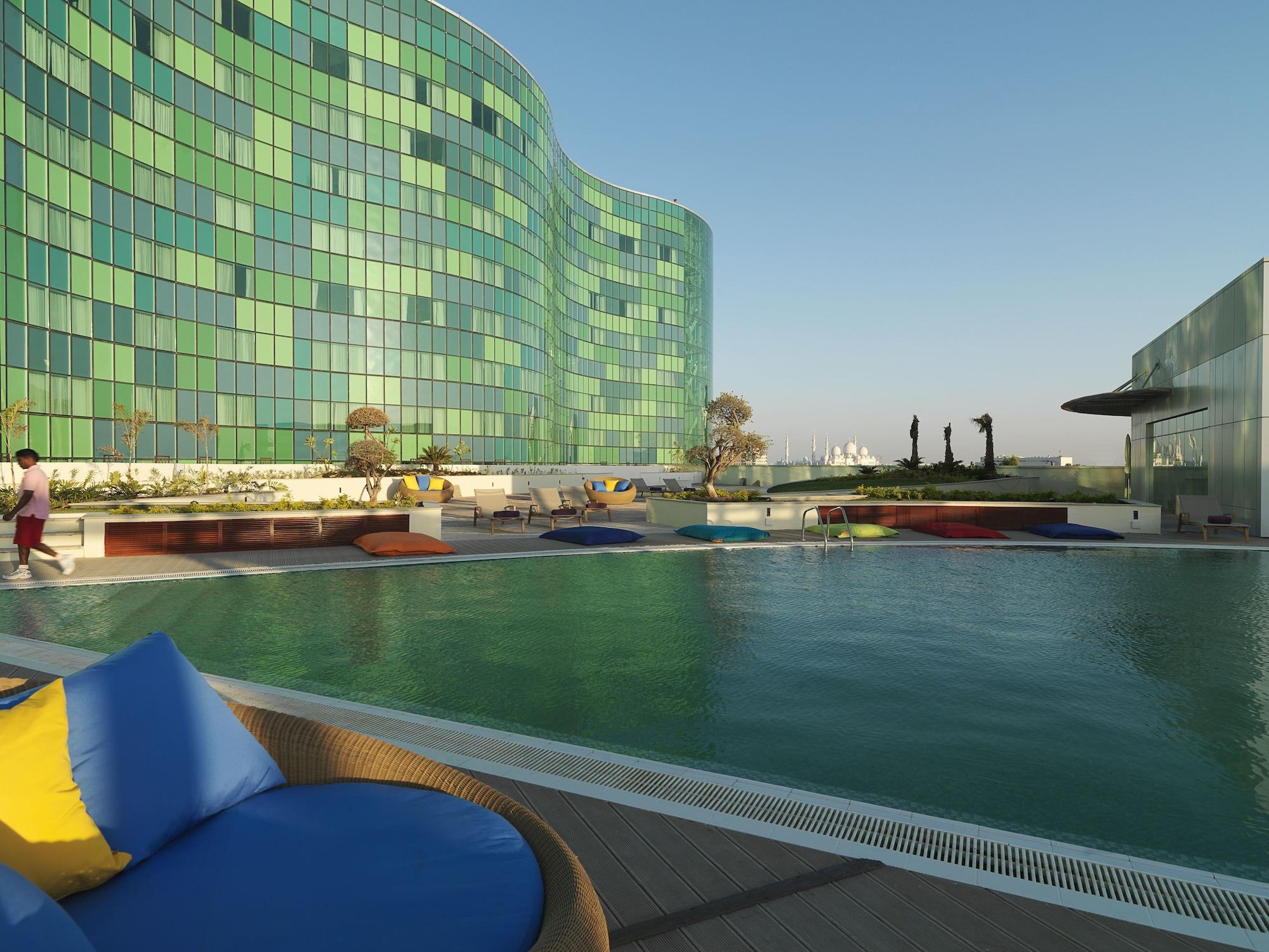 فندق ميلينيوم الروضة أبو ظبي المظهر الخارجي الصورة The pool at the hotel