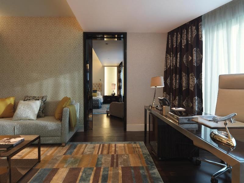 فندق ميلينيوم الروضة أبو ظبي المظهر الخارجي الصورة A suite at the Mandarin Oriental, Hong Kong