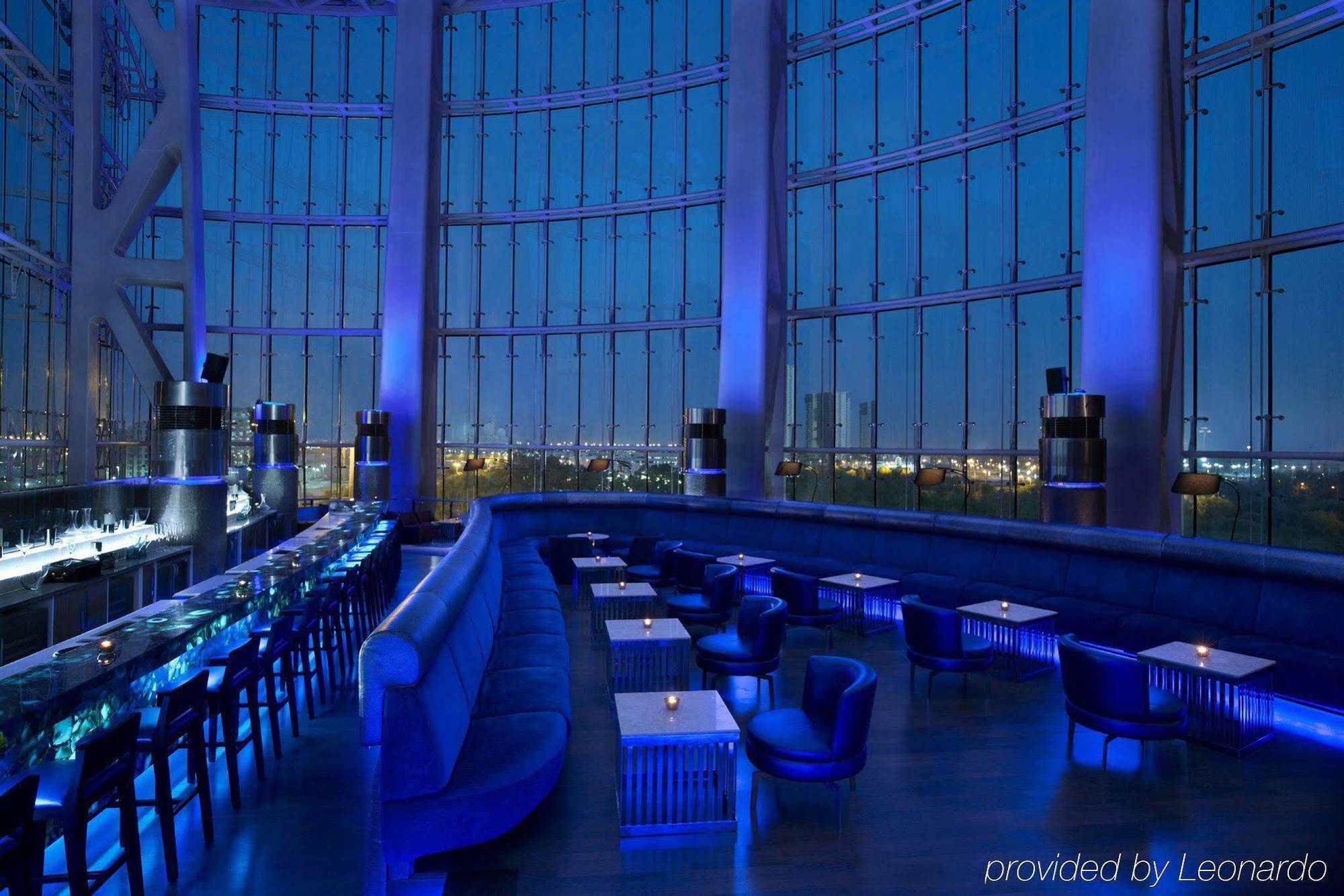 فندق ميلينيوم الروضة أبو ظبي المظهر الخارجي الصورة The Sky Bar at the Four Seasons Hotel