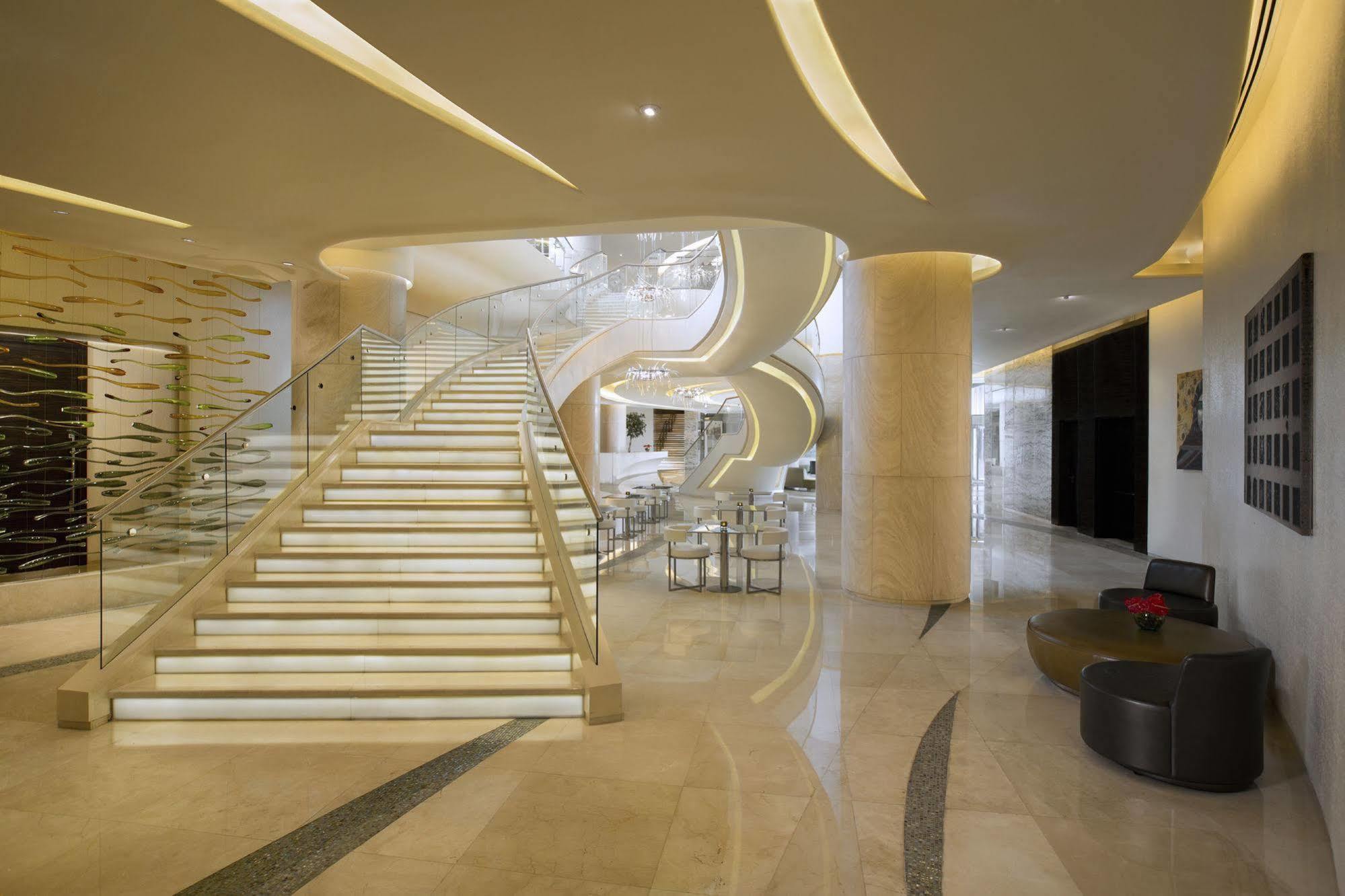 فندق ميلينيوم الروضة أبو ظبي المظهر الخارجي الصورة The hotel's lobby